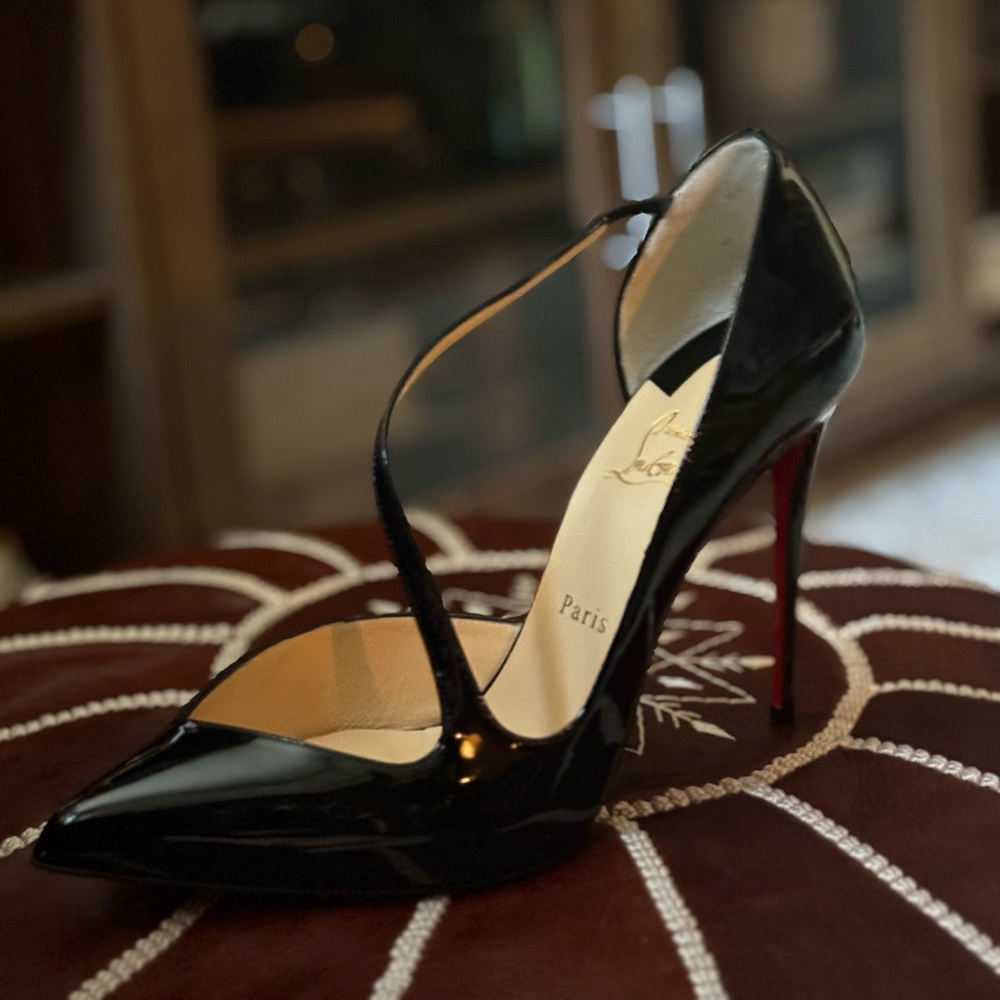 SOLD CHRISTIAN LOUBOUTIN Elegant Black Stiletto Heels - Picture 16 of 16